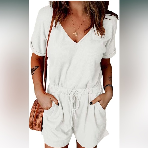 Universal Thread Pants - NWT Women's Short Sleeve Romper - Universal Thread. White. L
